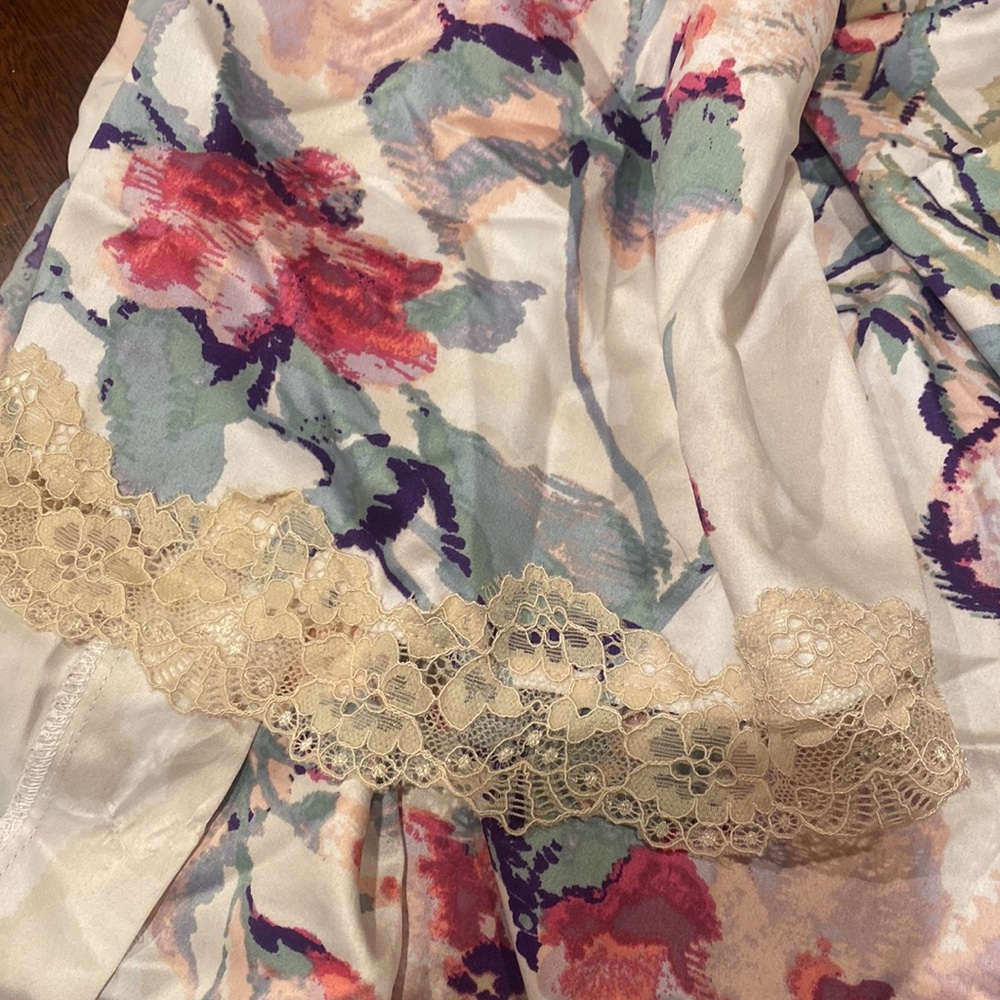 Floral Robe - Picture 3 of 9